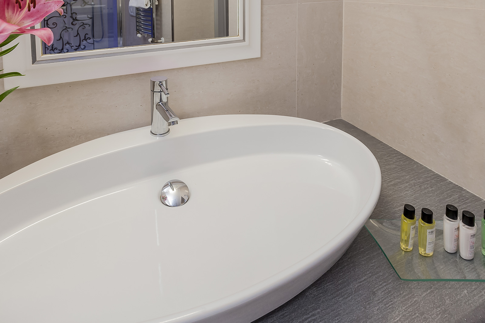 Трёхместный номер в отеле в Риме